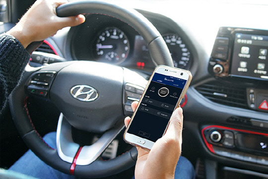 현대·기아자동차는 블루링크, 유보(UVO) 등의 커넥티드카 서비스를 운영 중이다.  HMG 저널 홈페이지